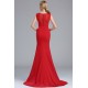 Jednoduché plesové nádherné dlouhé červené šaty bez rukávů, s tylem a vlečkou