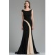 Elegantní dlouhé velice jednoduché a působivé černé šaty s béžovým asymetrickým prvkem ve střihu mořské panny