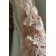 Překrásné princeznovské společenské dlouhé světle pudrové tylové šaty zdobené světlou krajkovou aplikací a dlouhým rukávem