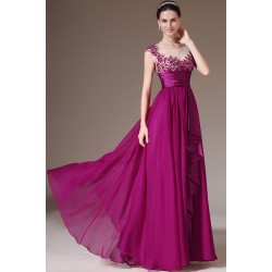 Večerní plesové luxusní bordó šaty s krásnou výšivkou a pasem zdůrazňujícím siluetu
