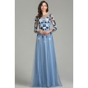 Nádherné nové světle modré tylové šaty s dlouhým rukávem a květy vyšívaným topem