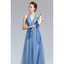 Okouzlující krásné a jednoduché světle modré tylové šaty s rafinovanými zády