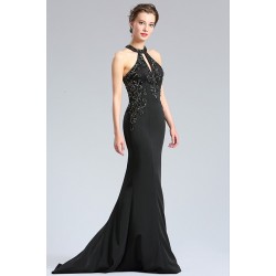 Překrásné večerní úzké černé šaty s plně zdobeným kamínkovým topem a sexy průsvitnými zády