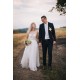 Překrásné svatební bílé šatičky s tylovým kamínky a krajkovou výšivkou zdobeným živůtkem