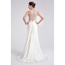 Nádherné jednoduché svatební ivory bílé úzké šaty s krajkovými zády a krajkovou odepínatelnou vlečkou