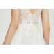 Bílé svatební jednoduché dlouhé velice půvabné celokrajkové šaty s hlubokým véčkovým výstřihem na zádech