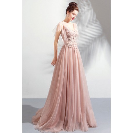 Překrásné plesové dlouhé světle růžové šaty s krajkovou výšivkou, kamínky zdobeným topem a vintage šněrováním