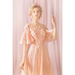 Překrásné vznešené celokrajkové světle růžové šaty s bohatou sukýnkou a nádherně zdobeným vrškem